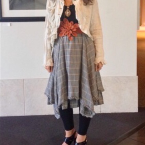 Plaid Fall Midi Skirt Frayed Size Small
Fall skirt - Picture 2 of 13